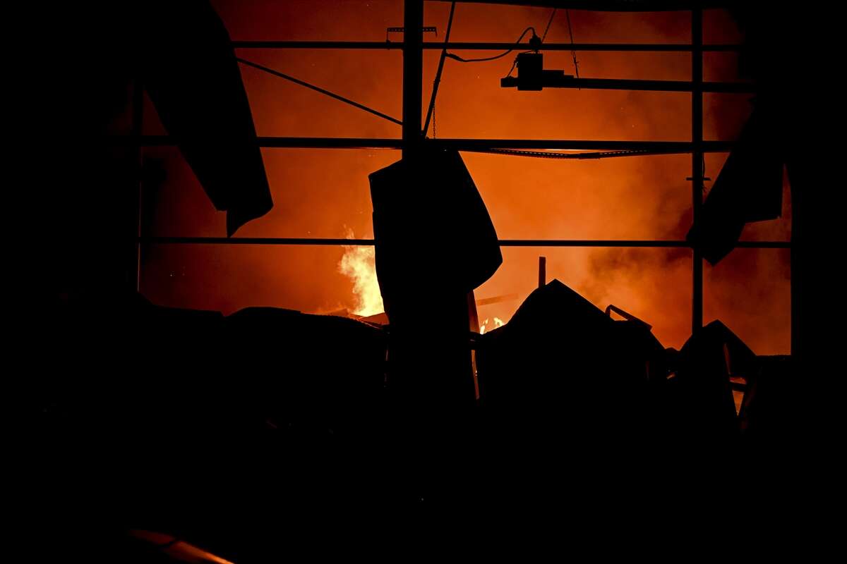 OSB’deki fabrikada çıkan yangın 5 saatte söndürüldü 10